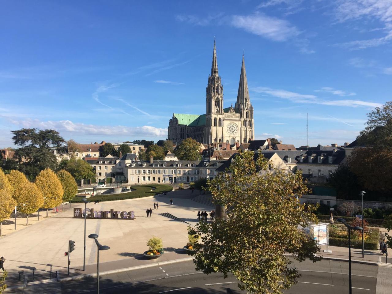 Le Boeuf Couronne - Hotel & Restaurant Chartres- Logis Hotels Exterior photo